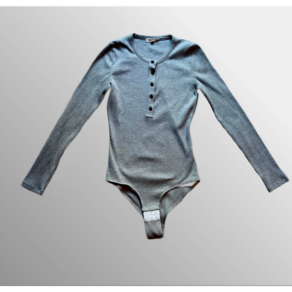 Madewell Grey Ribbed Henley Bodysuit with Black Buttons woman’s Size S - Picture 1 of 6